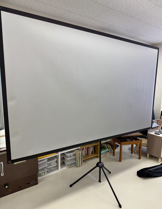 写真2（大型スクリーン）
