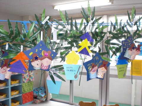 織姫と彦星、三角飾り、かき氷の短冊（年少）