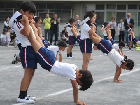 年長組　組体操　すべり台