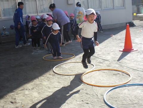 スタート！・フープの上を渡るよ